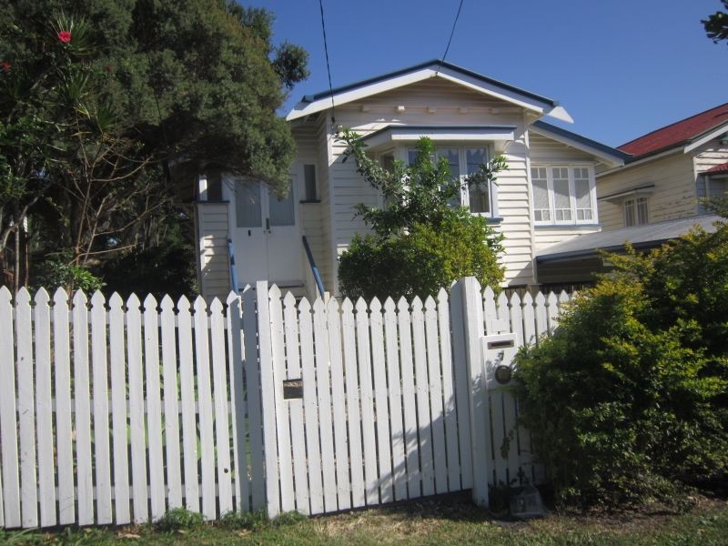 7 Galway Street, Greenslopes QLD 4120