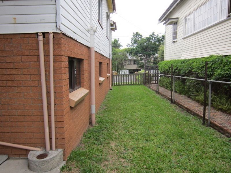 23 Broadway Street, Woolloongabba QLD 4102