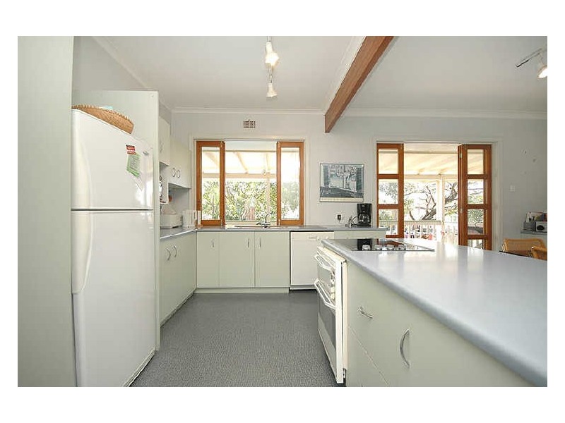 74 Waverley Rd, Camp Hill QLD 4152