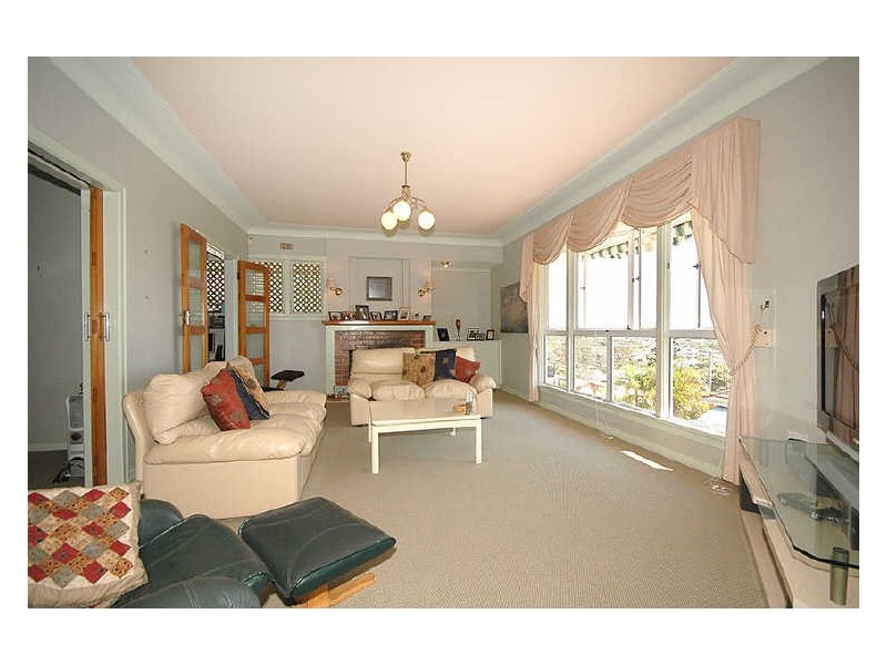 74 Waverley Rd, Camp Hill QLD 4152