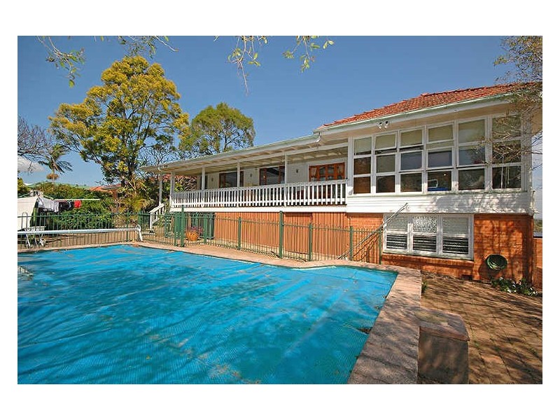 74 Waverley Rd, Camp Hill QLD 4152