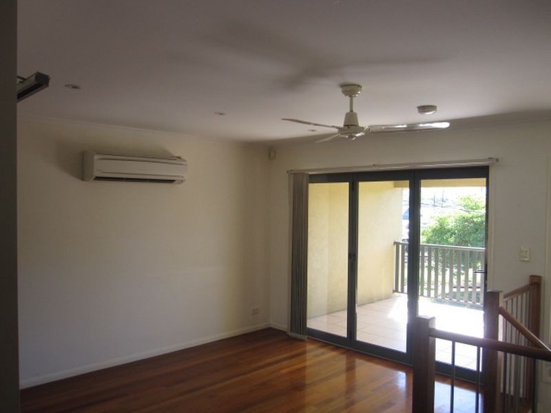 2/11 Temple Street, Coorparoo QLD 4151