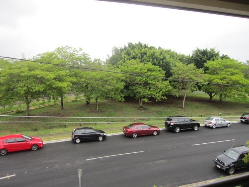 2/11 Temple Street, Coorparoo QLD 4151