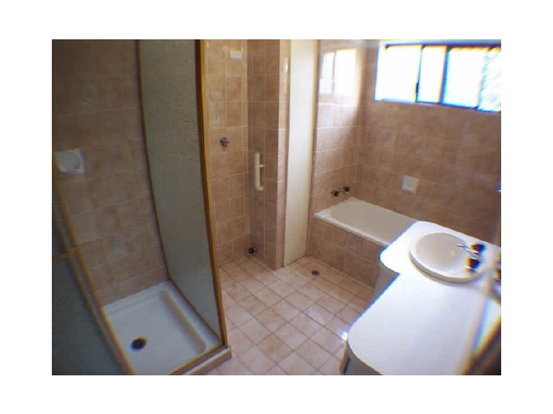 1/8 Baragoola Street, Coorparoo QLD 4151