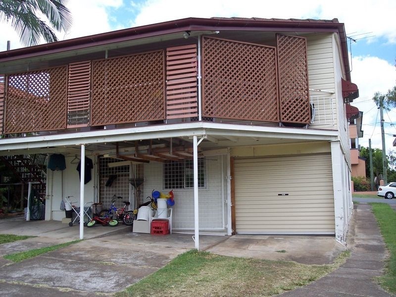 19 Dorinda Street, Greenslopes QLD 4120