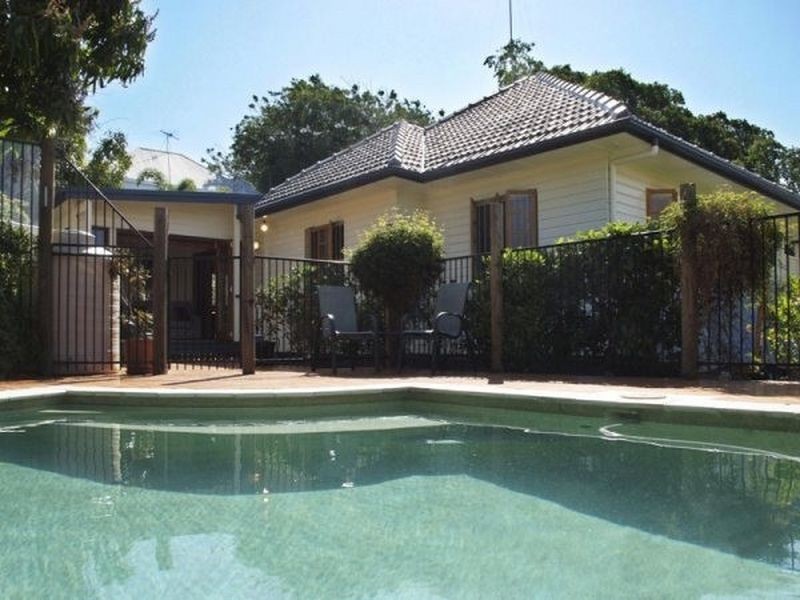 19 Merinda Street, Greenslopes QLD 4120