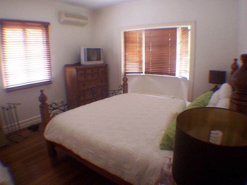 43 Longfellow Street, Norman Park QLD 4170