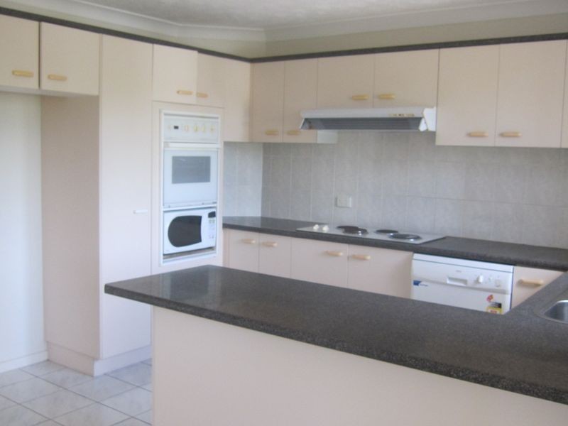 2/98 Pembroke Road, Coorparoo QLD 4151