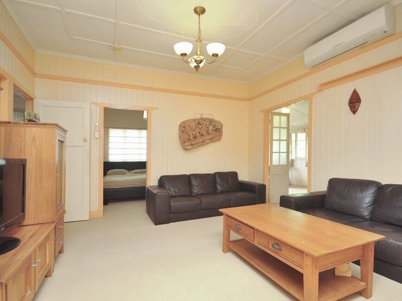 26 Birdwood Road, Holland Park West QLD 4121