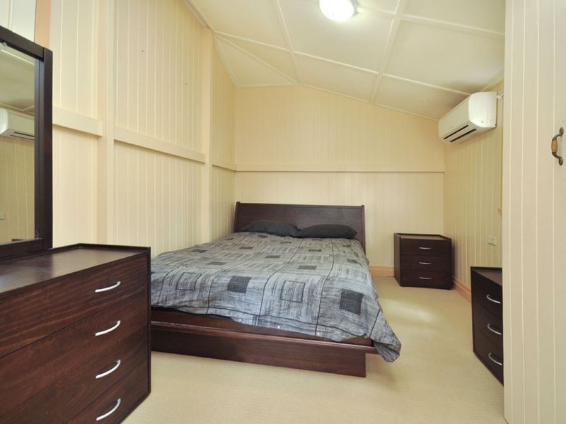 26 Birdwood Road, Holland Park West QLD 4121