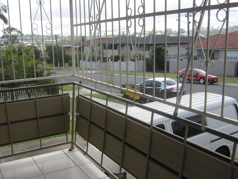 2/232 Cavendish Road, Coorparoo QLD 4151