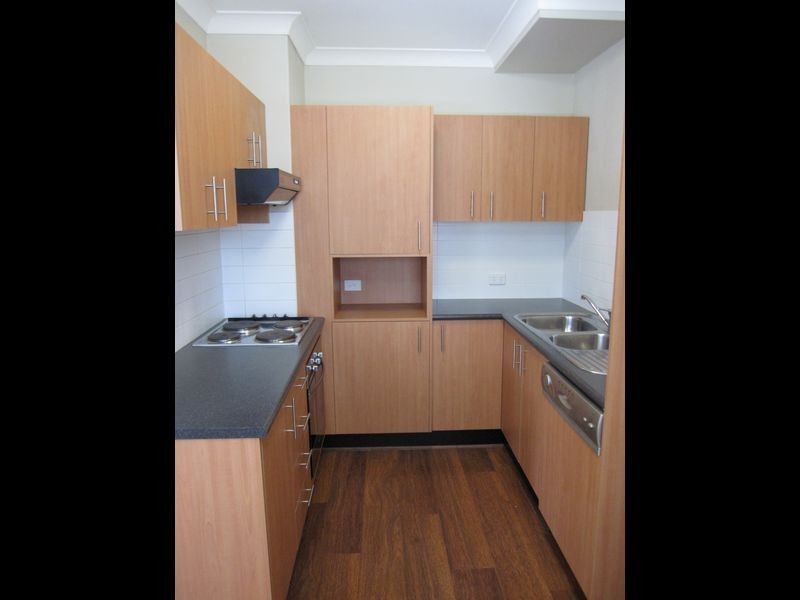 3/8 Kitchener Street, Coorparoo QLD 4151