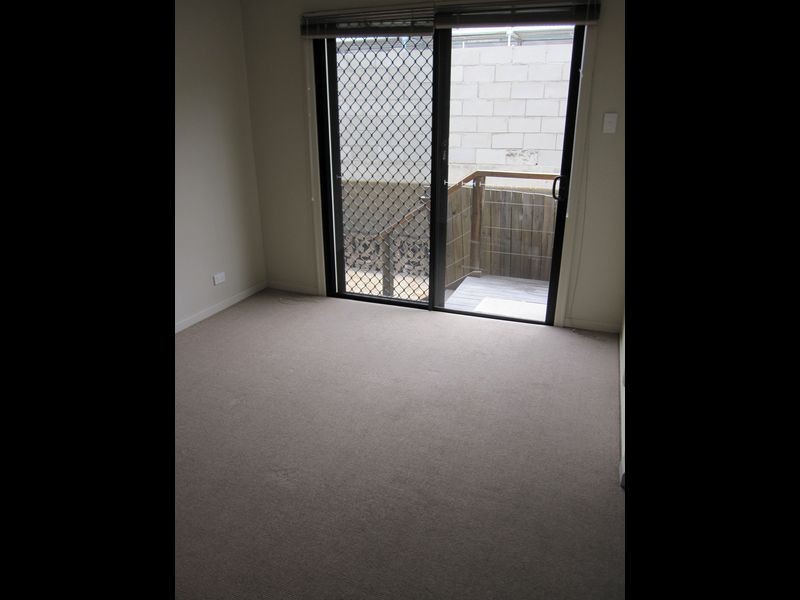 3/8 Kitchener Street, Coorparoo QLD 4151