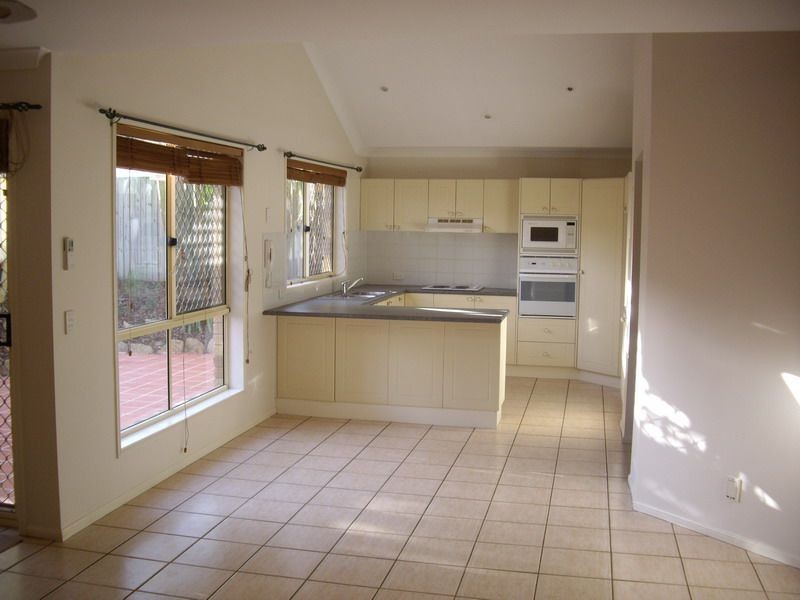 7 Cowell Street, Carindale QLD 4152