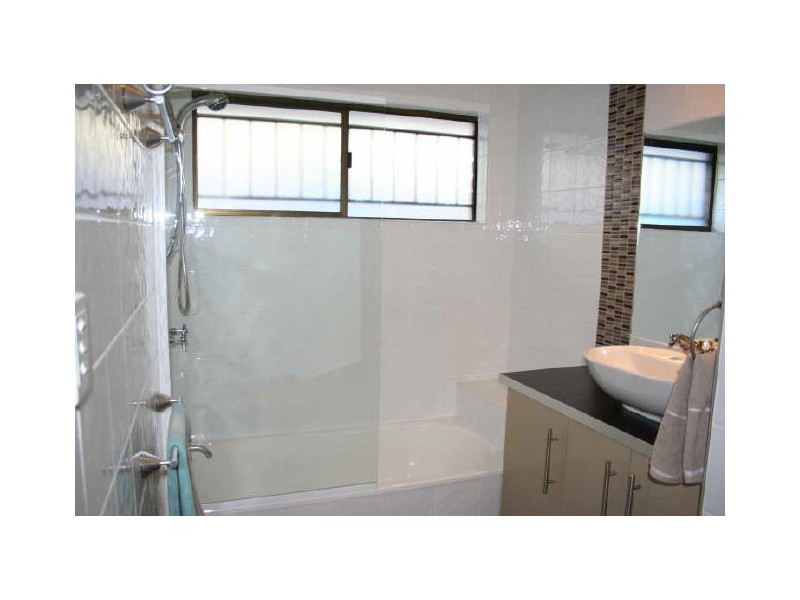 827 Cavendish Road, Holland Park QLD 4121