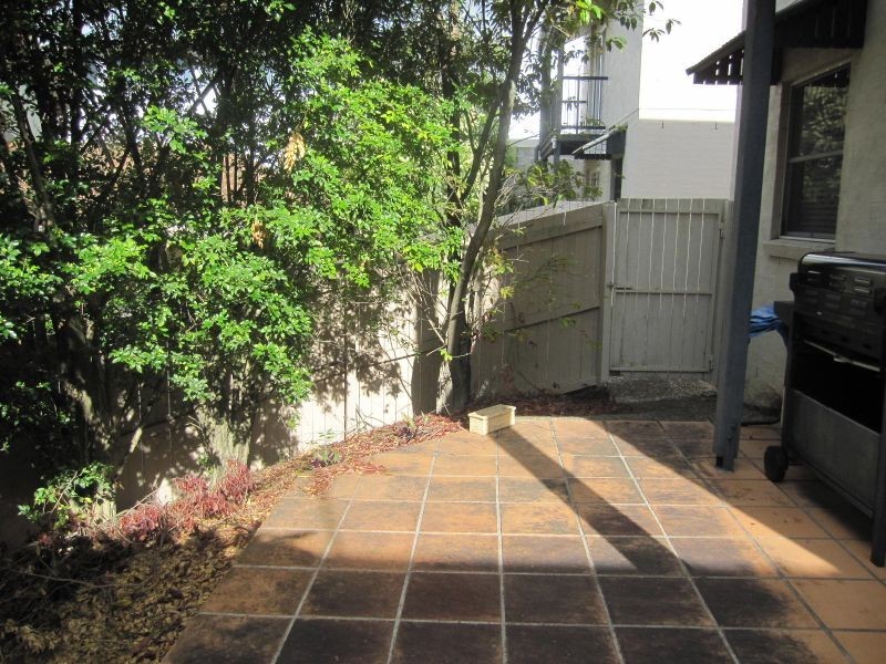 1/49 Nicholson Street, Greenslopes QLD 4120