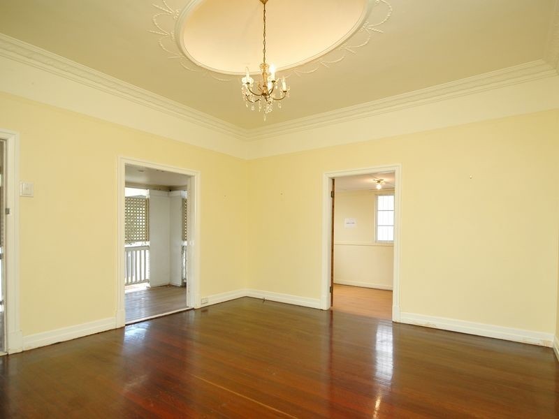 359 Cavendish Road, Coorparoo QLD 4151