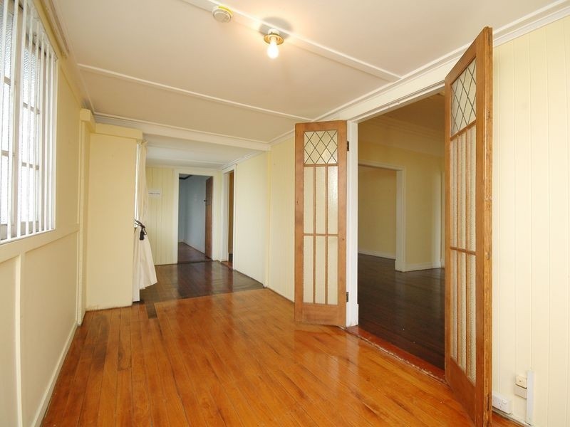 359 Cavendish Road, Coorparoo QLD 4151