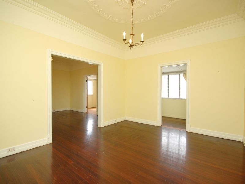 359 Cavendish Road, Coorparoo QLD 4151