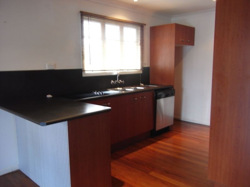 19 Glenora Street, Wynnum QLD 4178