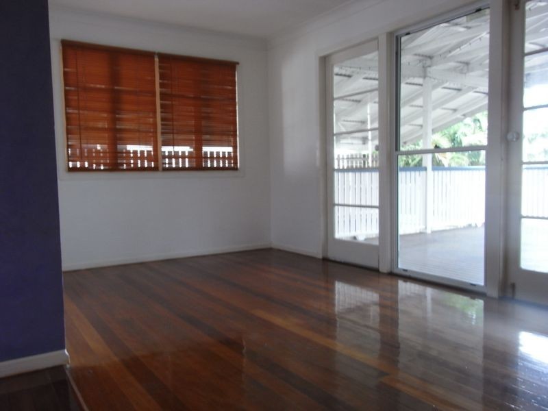 19 Glenora Street, Wynnum QLD 4178