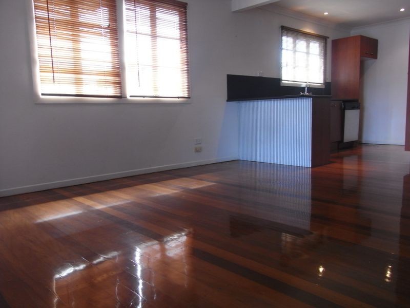 19 Glenora Street, Wynnum QLD 4178