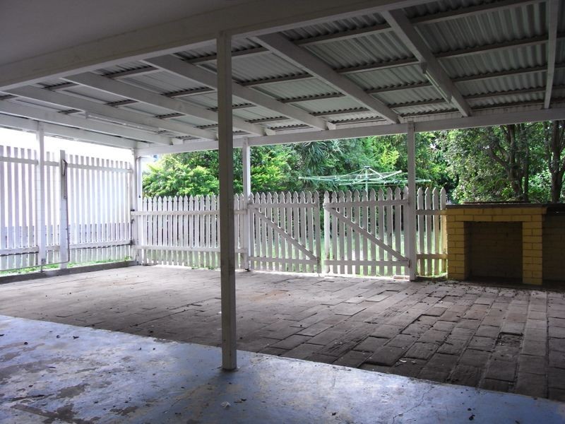 19 Glenora Street, Wynnum QLD 4178