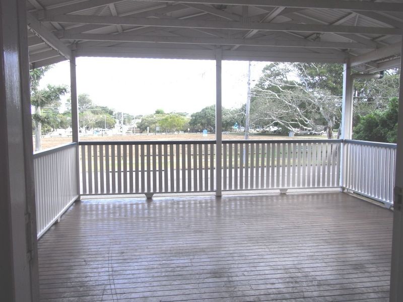 19 Glenora Street, Wynnum QLD 4178