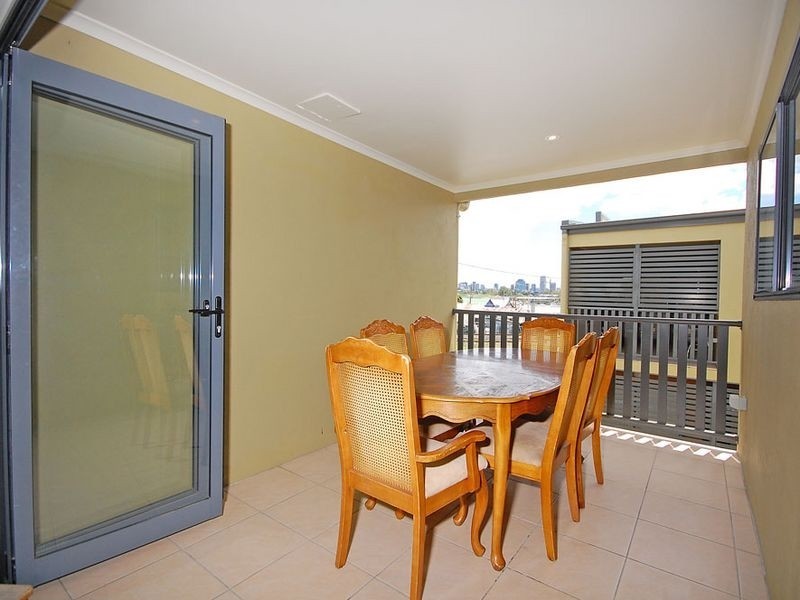 6/11 Temple Street, Coorparoo QLD 4151