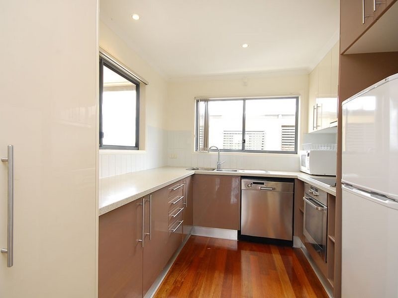 6/11 Temple Street, Coorparoo QLD 4151