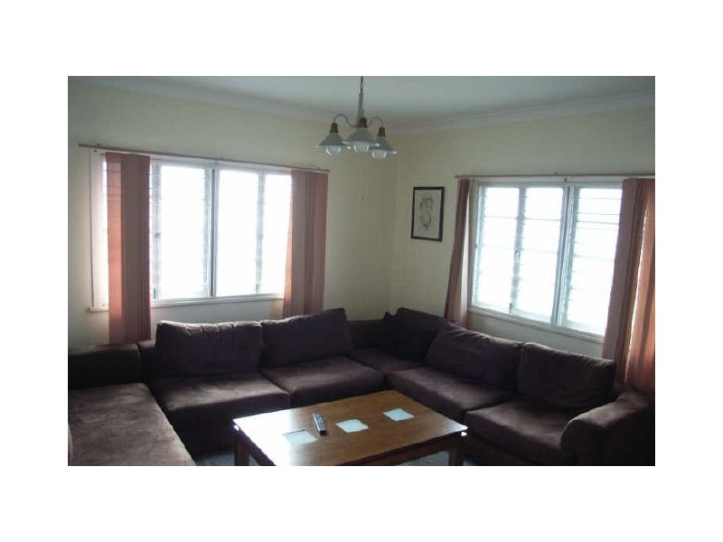 17 Houthem Street, Camp Hill QLD 4152