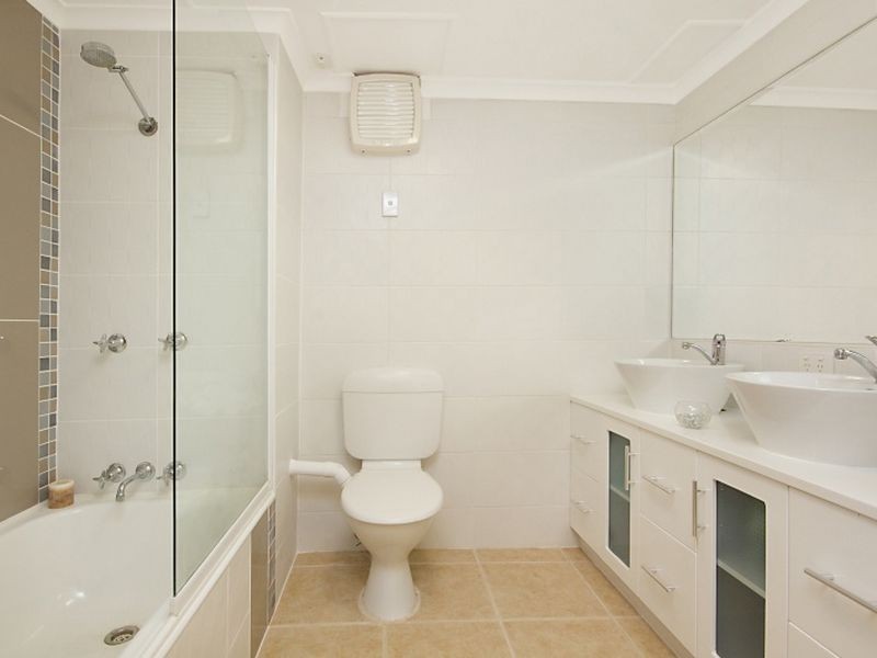 2/68 Pembroke Road, Coorparoo QLD 4151