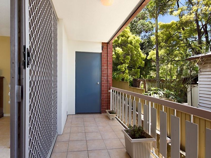 2/68 Pembroke Road, Coorparoo QLD 4151