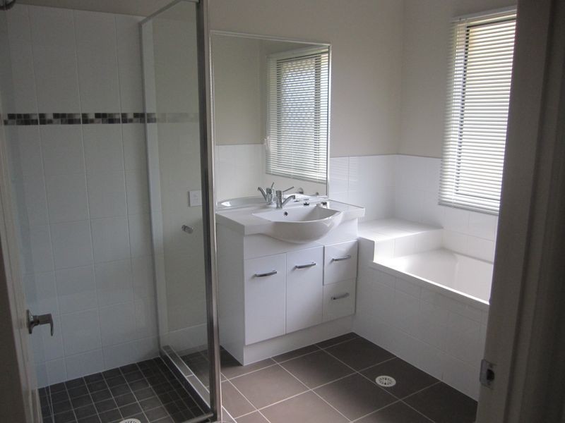 12B Avonmore Street, Edens Landing QLD 4207