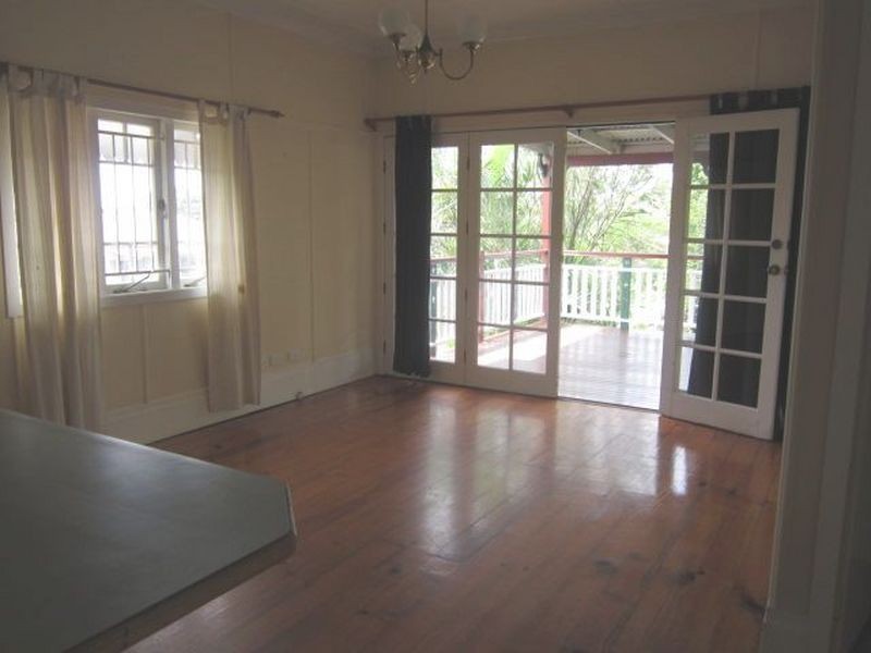 4 St Leonards Street, Coorparoo QLD 4151