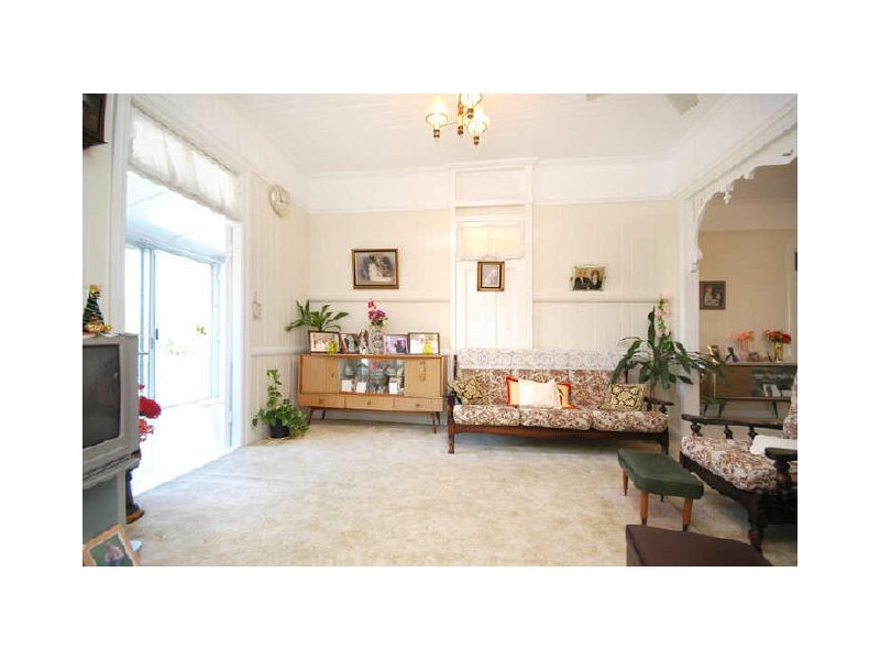 16 Lackey Avenue, Coorparoo QLD 4151