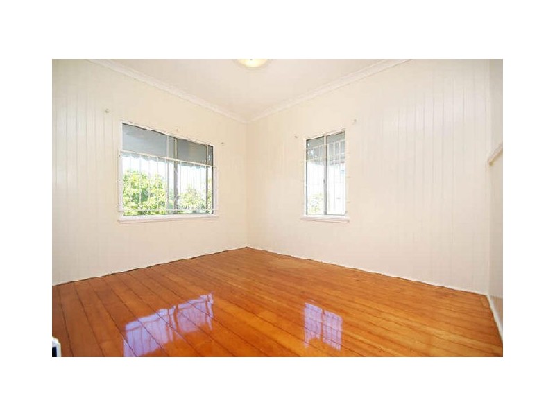 16 Lackey Avenue, Coorparoo QLD 4151