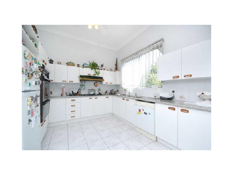 16 Lackey Avenue, Coorparoo QLD 4151