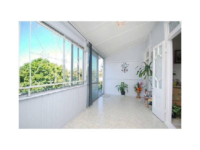 16 Lackey Avenue, Coorparoo QLD 4151