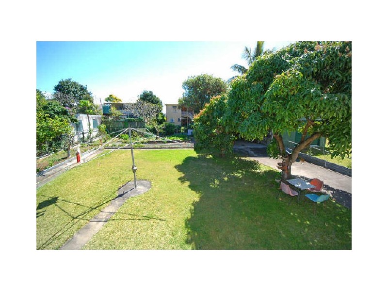 16 Lackey Avenue, Coorparoo QLD 4151