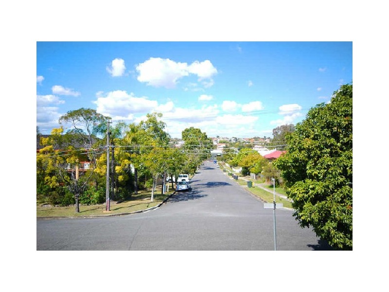 16 Lackey Avenue, Coorparoo QLD 4151