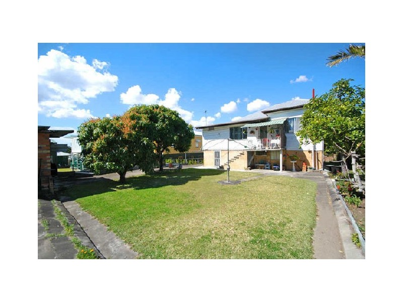 16 Lackey Avenue, Coorparoo QLD 4151