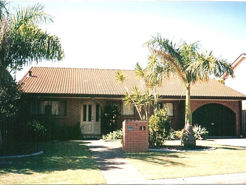 9 Bamburgh Street, Carindale QLD 4152