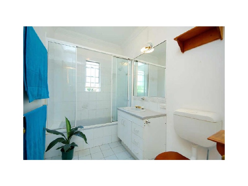 16 Myall Street, Norman Park QLD 4170