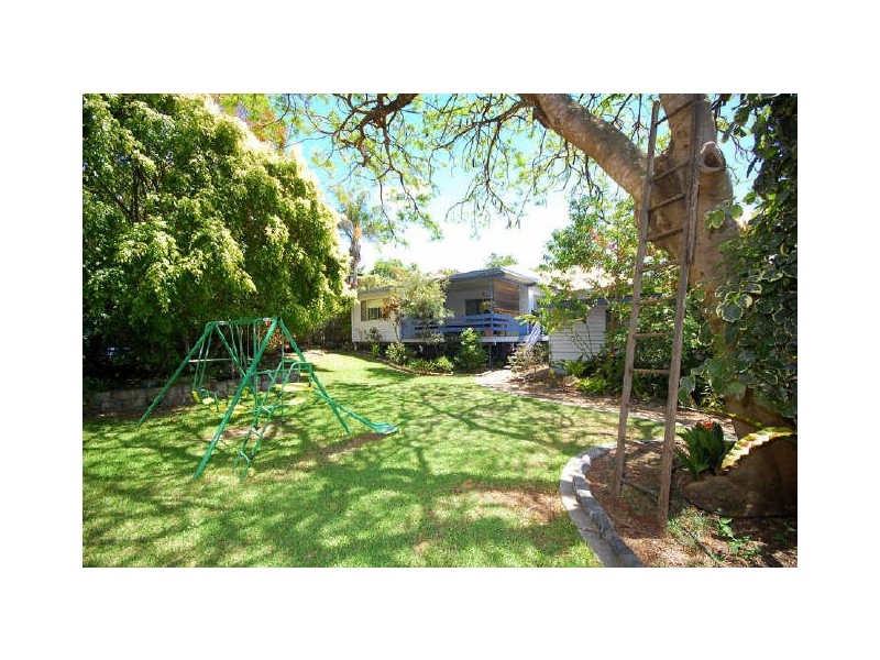 16 Myall Street, Norman Park QLD 4170