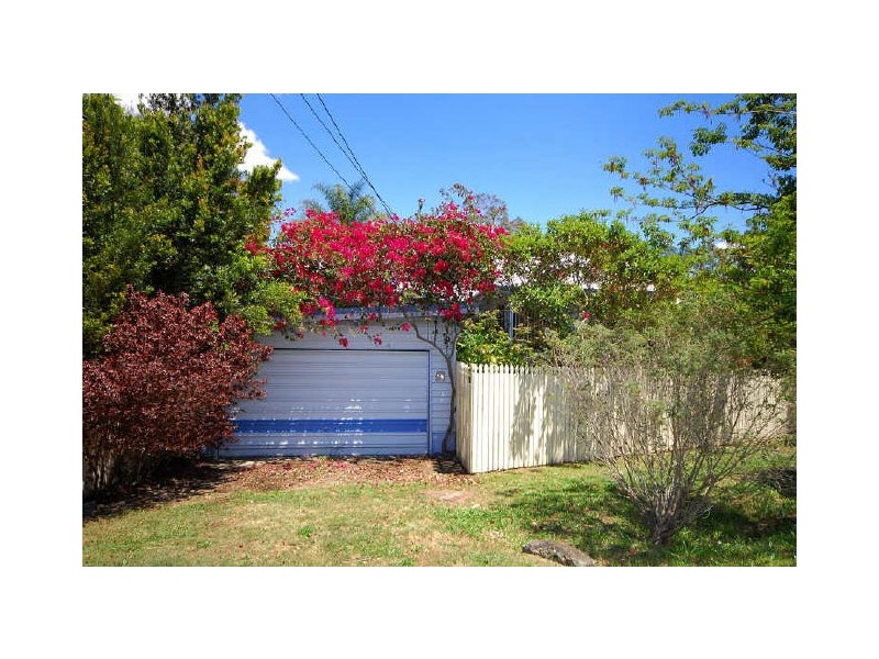 16 Myall Street, Norman Park QLD 4170