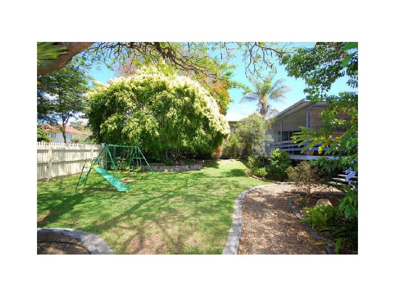 16 Myall Street, Norman Park QLD 4170