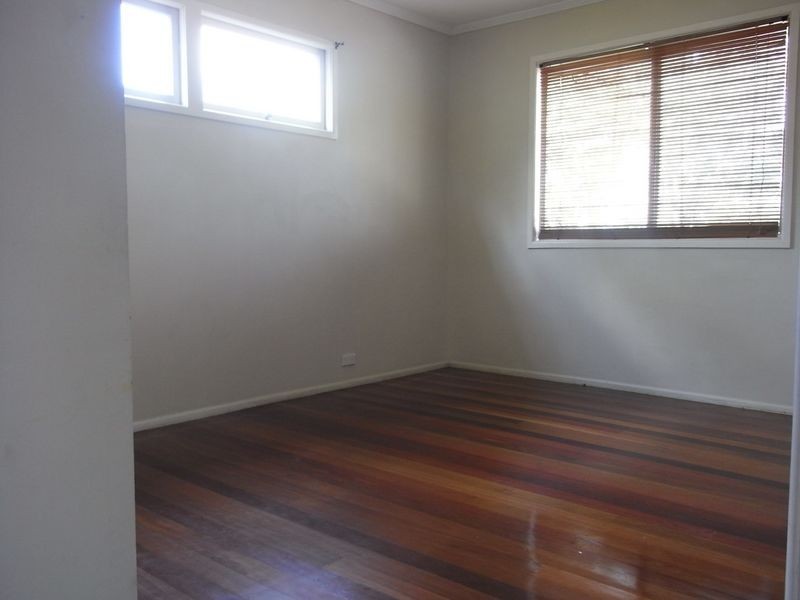 1 Roseglen Street, Greenslopes QLD 4120