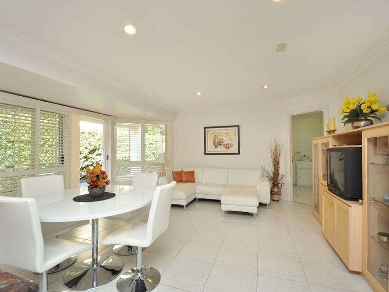 11 Pinehurst Place, Carindale QLD 4152