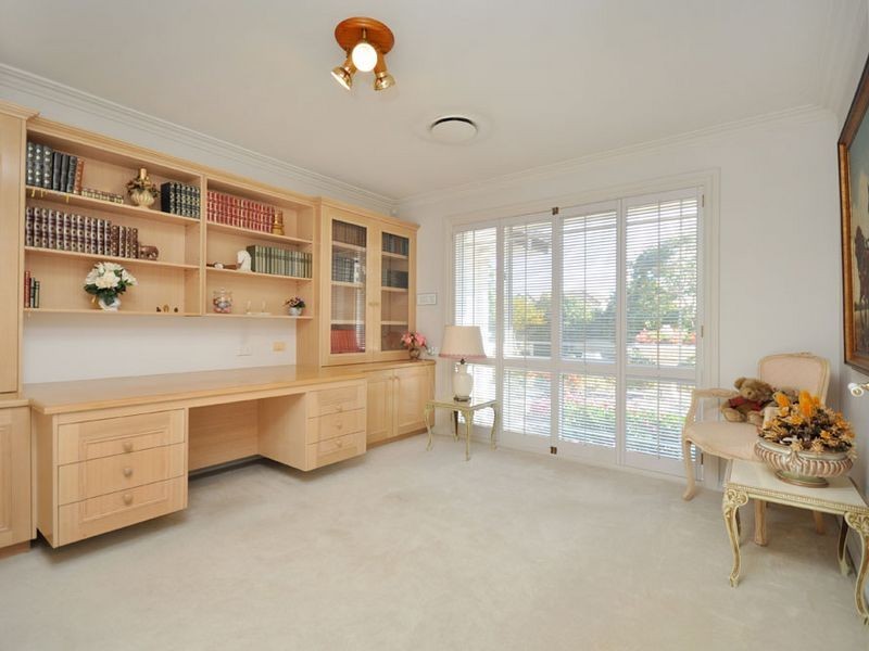 11 Pinehurst Place, Carindale QLD 4152